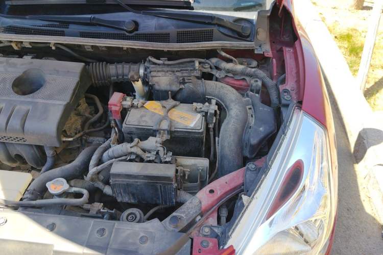 Used Nissan Tiida 2011 1.6L CVT Smart Version Engine Bay Left