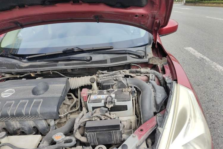 Used Nissan Tiida 2011 1.6L CVT Smart Version Engine Bay Left