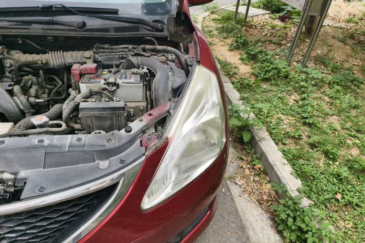 Used Nissan Tiida 2011 1.6L CVT Comfort Model Engine Bay Left