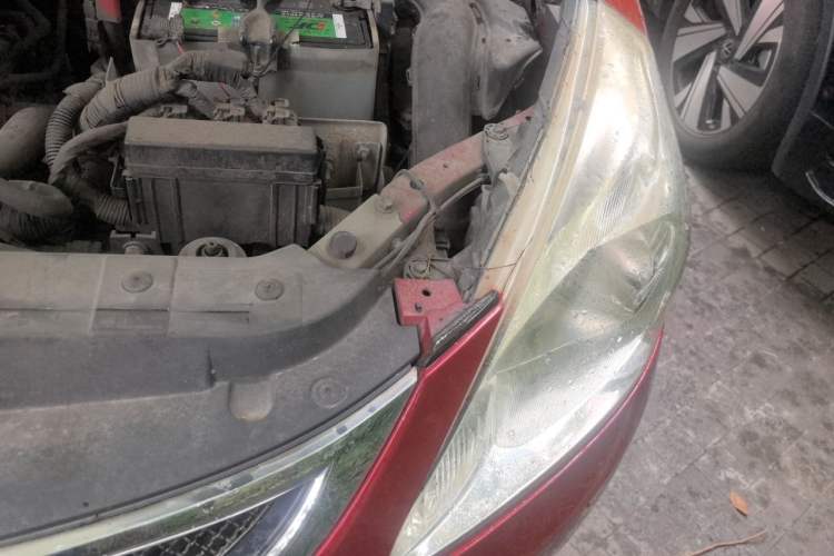 Used Nissan Tiida 2011 1.6L CVT Smart Version Engine Bay Left