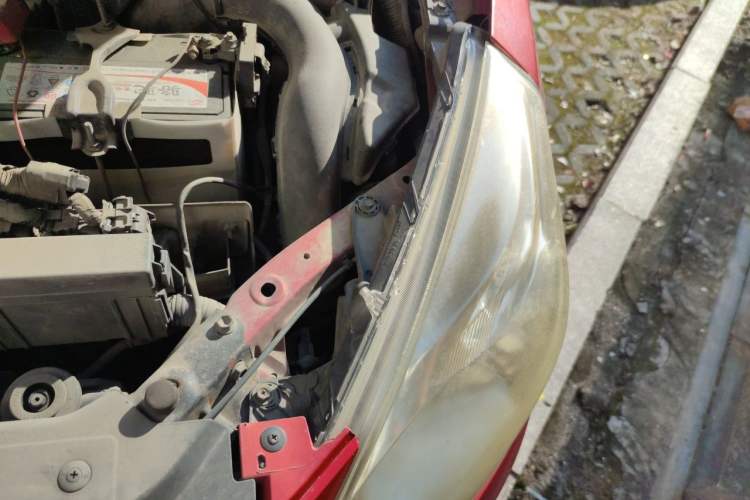 Used Nissan Tiida 2011 1.6L CVT Smart Version Engine Bay Left
