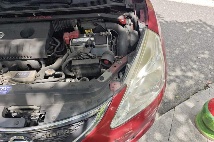 Used Nissan Tiida 2011 1.6L CVT Smart Version Engine Bay Left