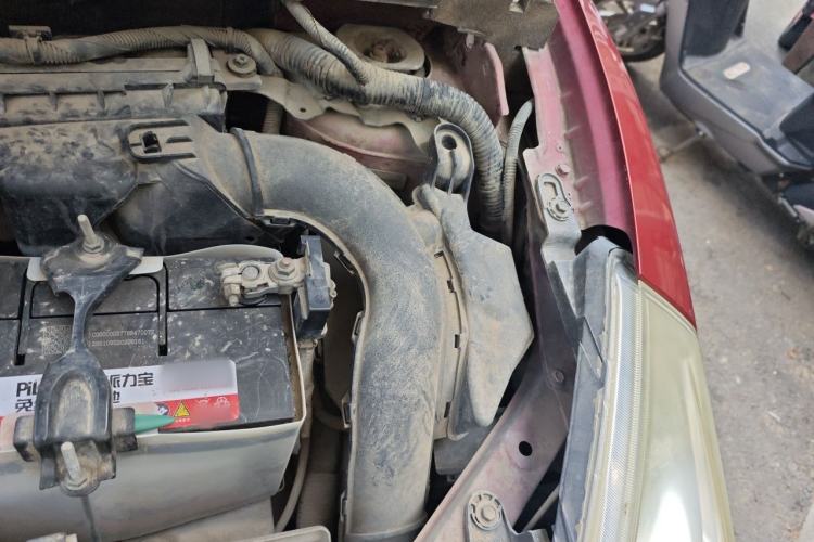 Used Nissan Tiida 2011 1.6L CVT Smart Version Engine Bay Left