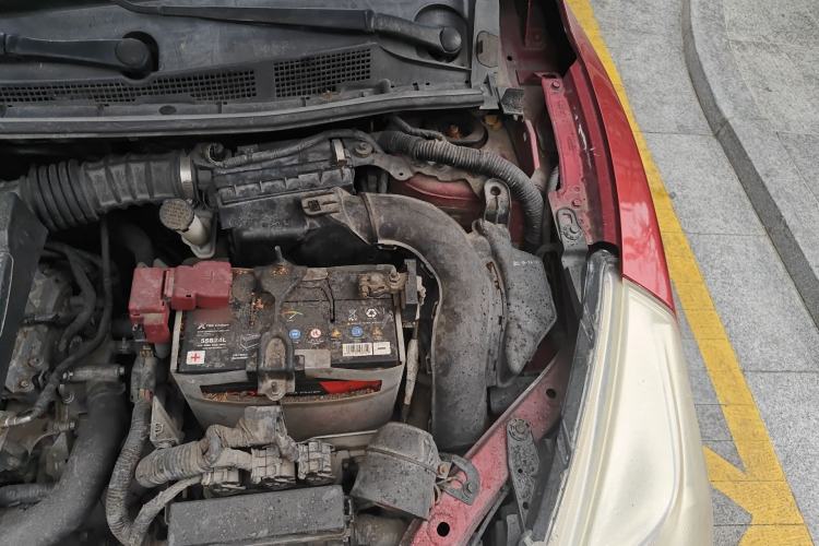 Used Nissan Tiida 2011 1.6L CVT Smart Version Engine Bay Left