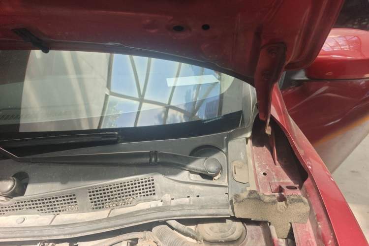 Used Nissan Tiida 2011 1.6L CVT Smart Version Engine Bay Left