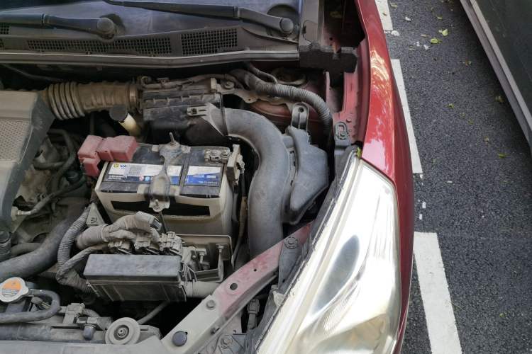 Used Nissan Tiida 2011 1.6L CVT Smart Version Engine Bay Left
