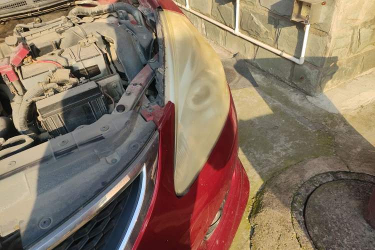 Used Nissan Tiida 2011 1.6L CVT Smart Version Engine Bay Left
