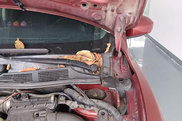 Used Nissan Tiida 2011 1.6T M-CVT Dynamic Edition Engine Bay Left