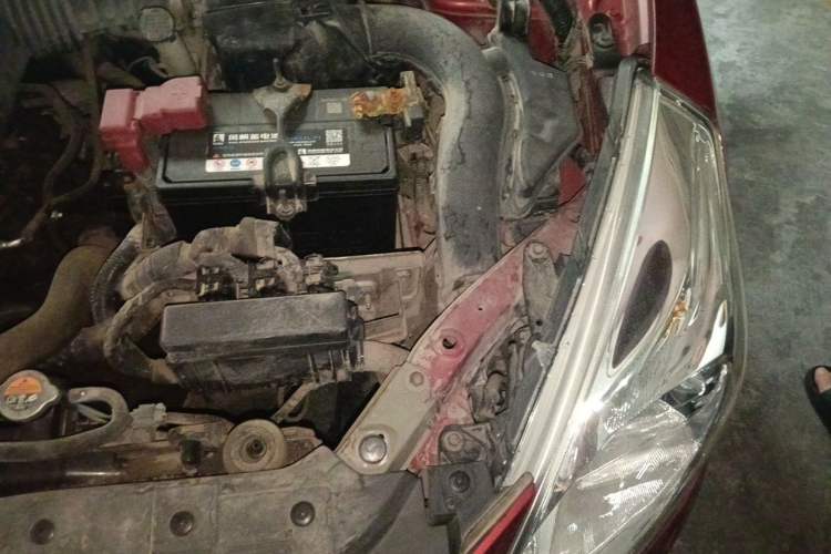 Used Nissan Tiida 2011 1.6L Manual Smart Version Engine Bay Left