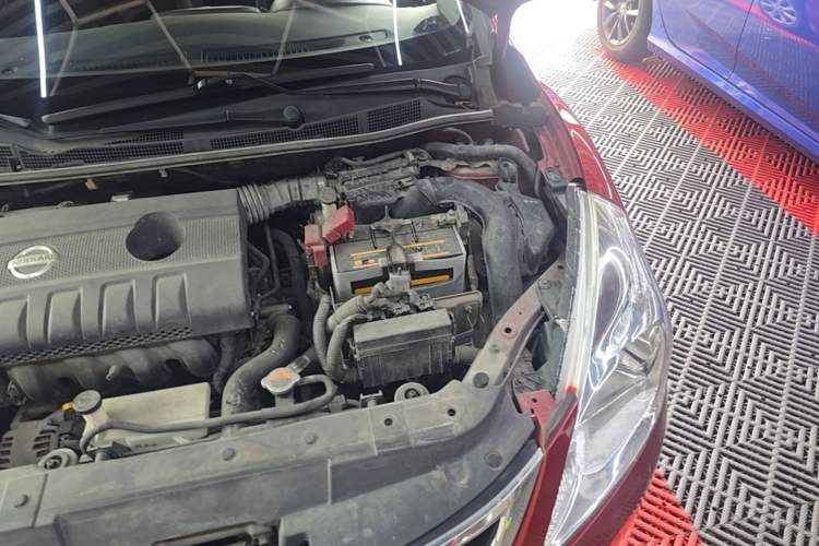 Used Nissan Tiida 2011 1.6L CVT Smart Version Engine Bay Left