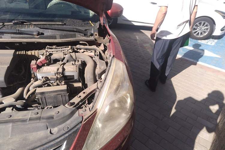 Used Nissan Tiida 2011 1.6L CVT Smart Version Engine Bay Left