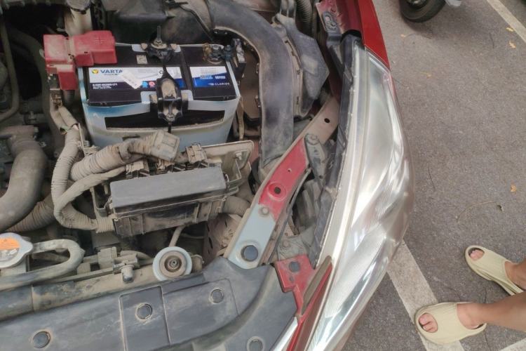 Used Nissan Tiida 2011 1.6L CVT Smart Version Engine Bay Left