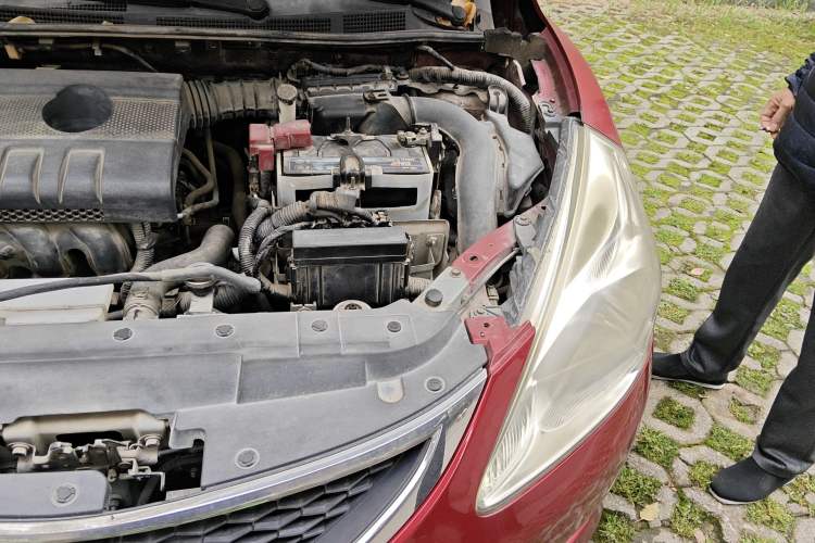 Used Nissan Tiida 2011 1.6L CVT Smart Version Engine Bay Left