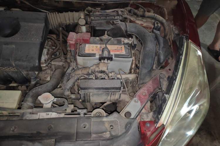 Used Nissan Tiida 2011 1.6L CVT Smart Version Engine Bay Left
