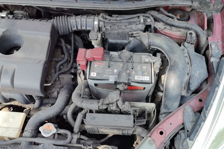 Used Nissan Tiida 2011 1.6L CVT Smart Version Engine Bay Left