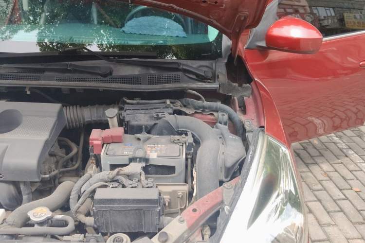Used Nissan Tiida 2011 1.6L CVT Smart Version Engine Bay Left