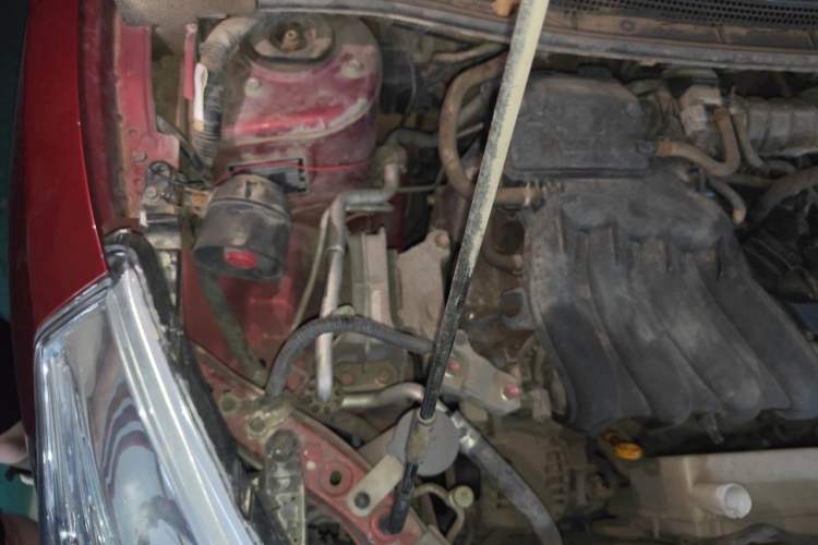 Used Nissan Tiida 2011 1.6L CVT Comfort Model Engine Bay Right