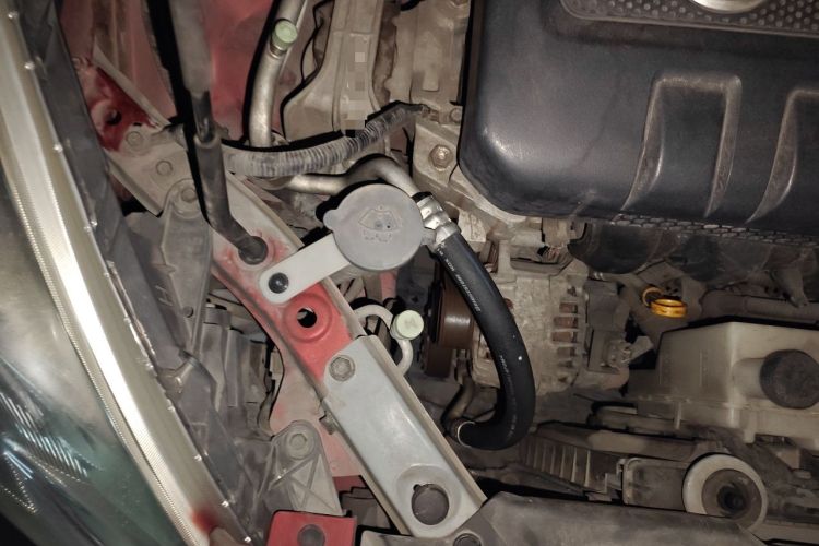 Used Nissan Tiida 2011 1.6L CVT Luxury Edition Engine Bay Right
