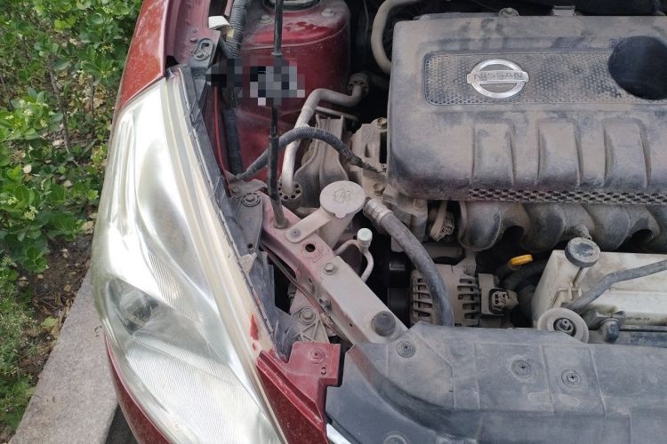 Used Nissan Tiida 2011 1.6L CVT Smart Version Engine Bay Right