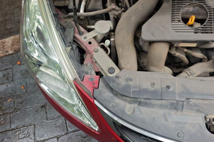 Used Nissan Tiida 2011 1.6T M-CVT Dynamic Edition Engine Bay Right