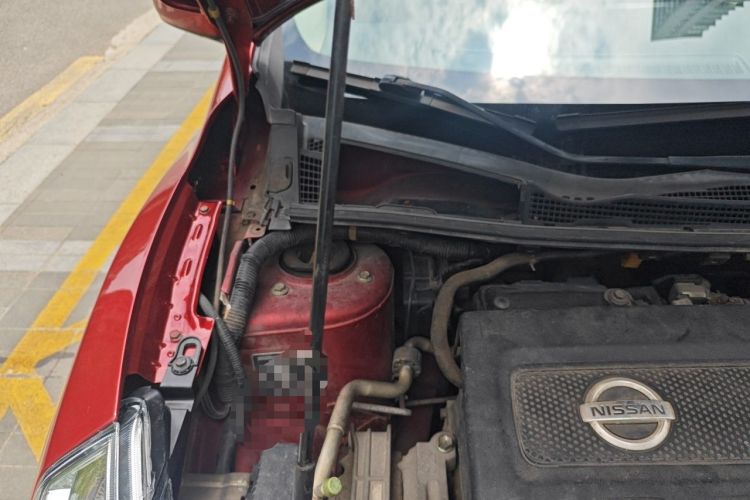 Used Nissan Tiida 2011 1.6L CVT Smart Version Engine Bay Right