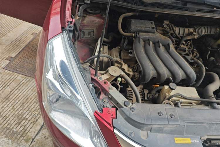 Used Nissan Tiida 2011 1.6L CVT Comfort Model Engine Bay Right