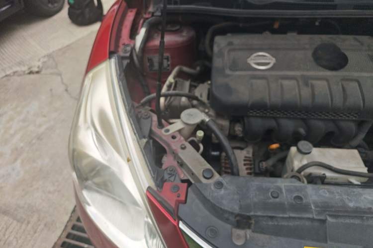 Used Nissan Tiida 2011 1.6L CVT Smart Version Engine Bay Right