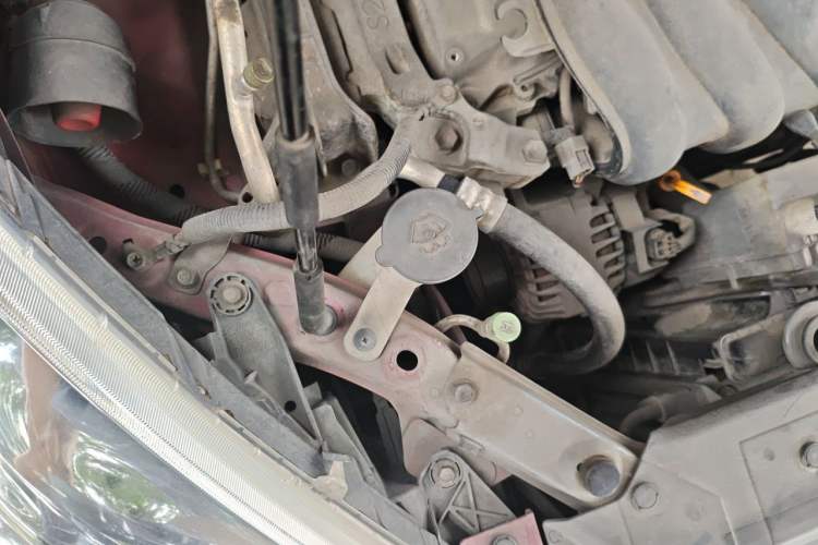 Used Nissan Tiida 2011 1.6L CVT Comfort Model Engine Bay Right