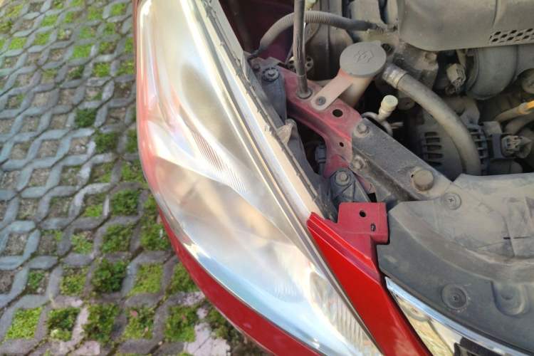 Used Nissan Tiida 2011 1.6L CVT Smart Version Engine Bay Right
