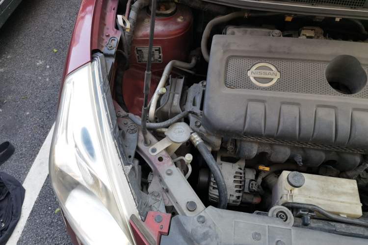 Used Nissan Tiida 2011 1.6L CVT Smart Version Engine Bay Right