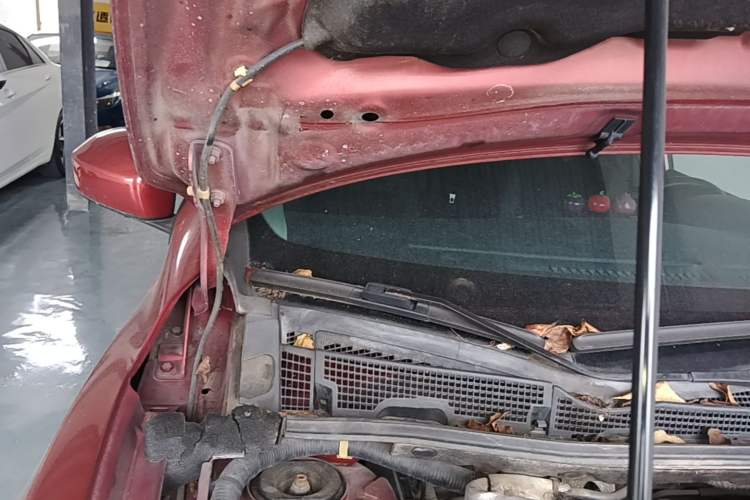 Used Nissan Tiida 2011 1.6T M-CVT Dynamic Edition Engine Bay Right