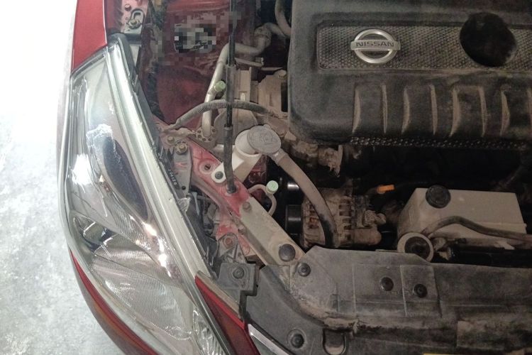 Used Nissan Tiida 2011 1.6L Manual Smart Version Engine Bay Right