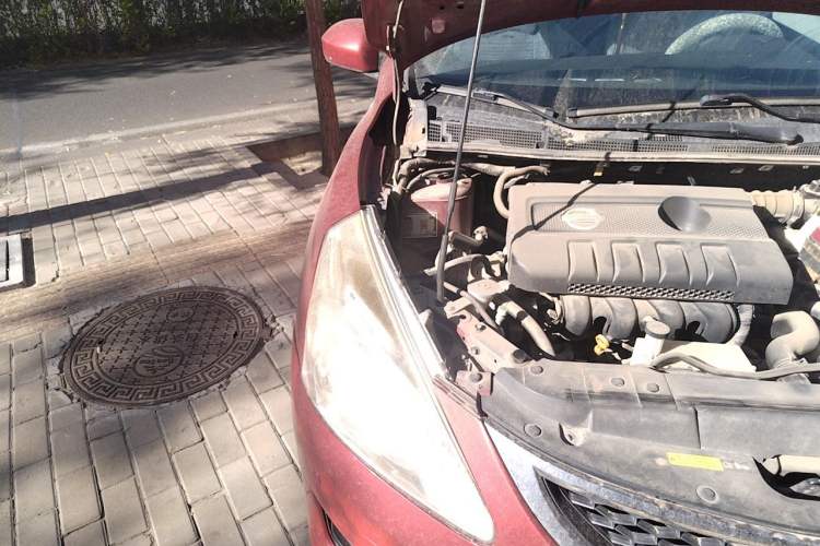 Used Nissan Tiida 2011 1.6L CVT Smart Version Engine Bay Right