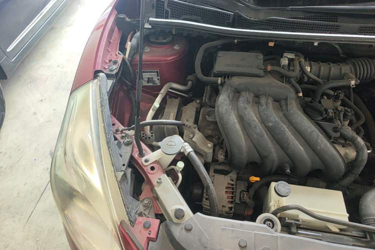 Used Nissan Tiida 2011 1.6L CVT Comfort Model Engine Bay Right
