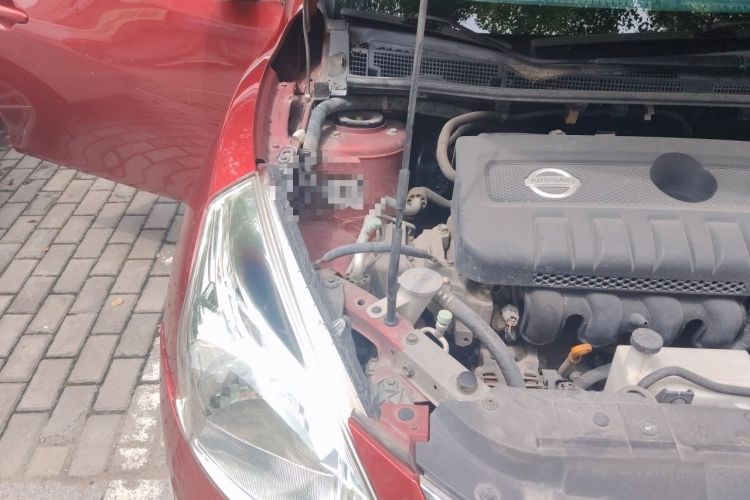 Used Nissan Tiida 2011 1.6L CVT Smart Version Engine Bay Right