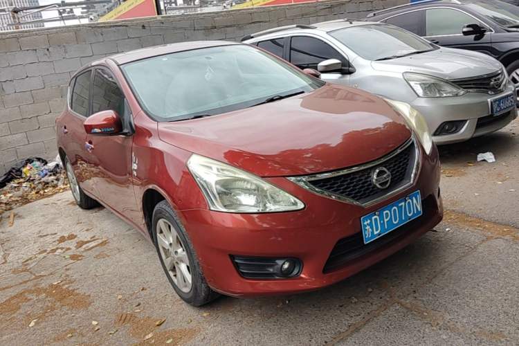 Used Nissan Tiida 2011 1.6L CVT Smart Version Front Right 45 Deg