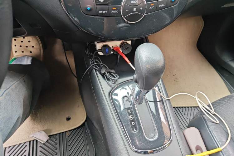 Used Nissan Tiida 2011 1.6L CVT Smart Version Gear Lever