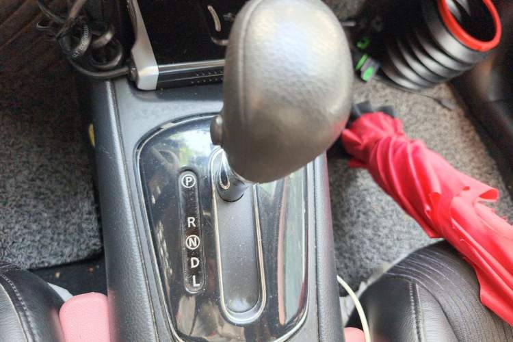 Used Nissan Tiida 2011 1.6L CVT Smart Version Gear Lever