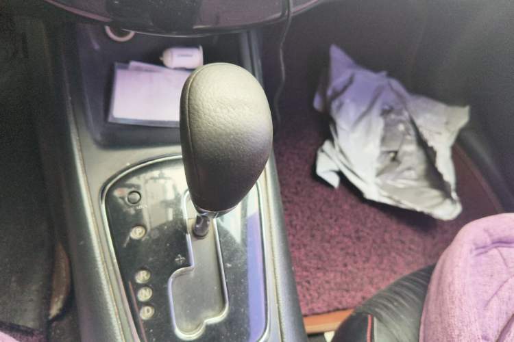 Used Nissan Tiida 2011 1.6T M-CVT Dynamic Edition Gear Lever