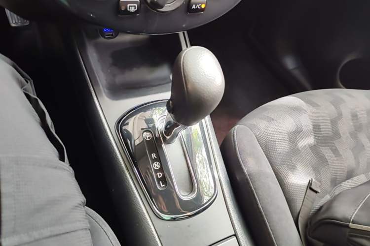 Used Nissan Tiida 2011 1.6L CVT Comfort Model Gear Lever