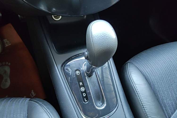 Used Nissan Tiida 2011 1.6L CVT Smart Version Gear Lever