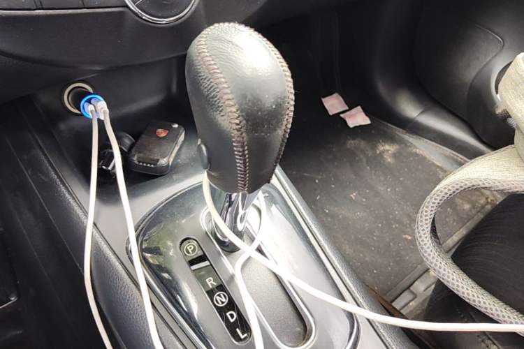 Used Nissan Tiida 2011 1.6L CVT Smart Version Gear Lever