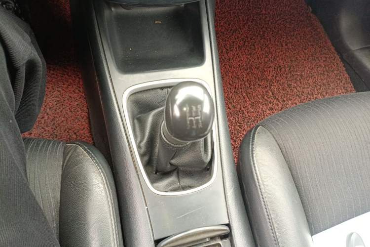 Used Nissan Tiida 2011 1.6L Manual Smart Version Gear Lever