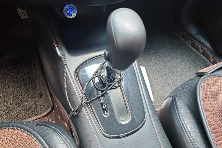 Used Nissan Tiida 2011 1.6L CVT Smart Version Gear Lever