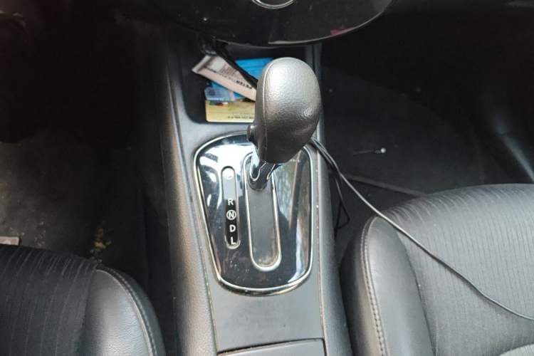 Used Nissan Tiida 2011 1.6L CVT Smart Version Gear Lever
