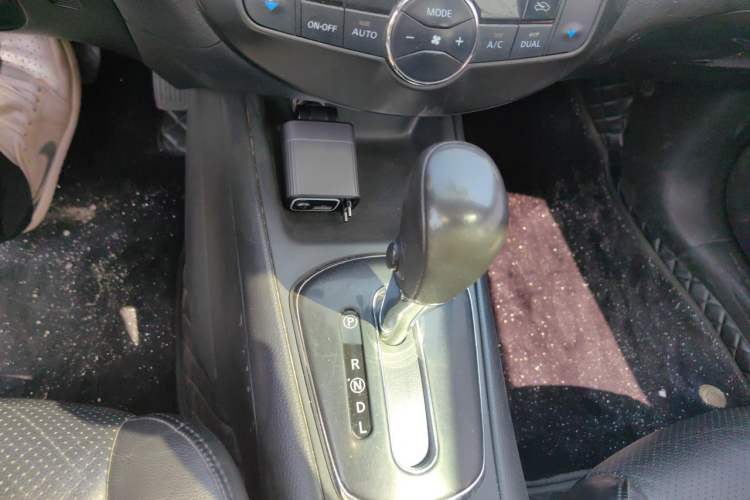 Used Nissan Tiida 2011 1.6L CVT Luxury Edition Gear Lever