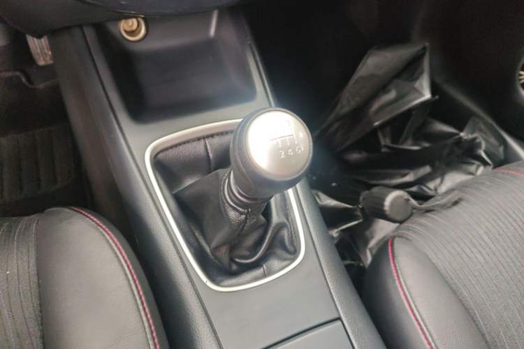 Used Nissan Tiida 2011 1.6T Manual Xuan Dong Edition Gear Lever