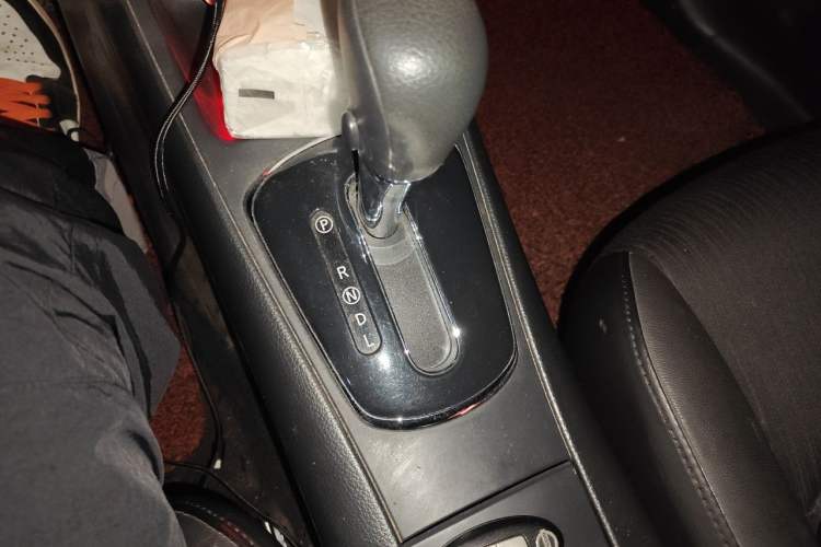 Used Nissan Tiida 2011 1.6L CVT Luxury Edition Gear Lever