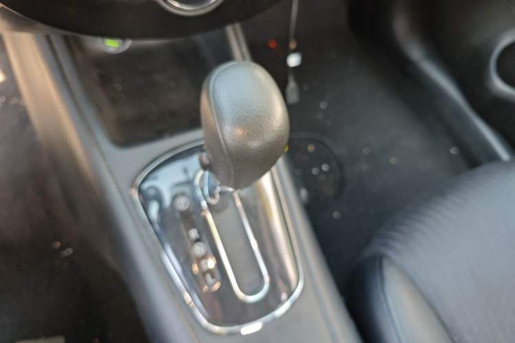 Used Nissan Tiida 2011 1.6L CVT Smart Version Gear Lever