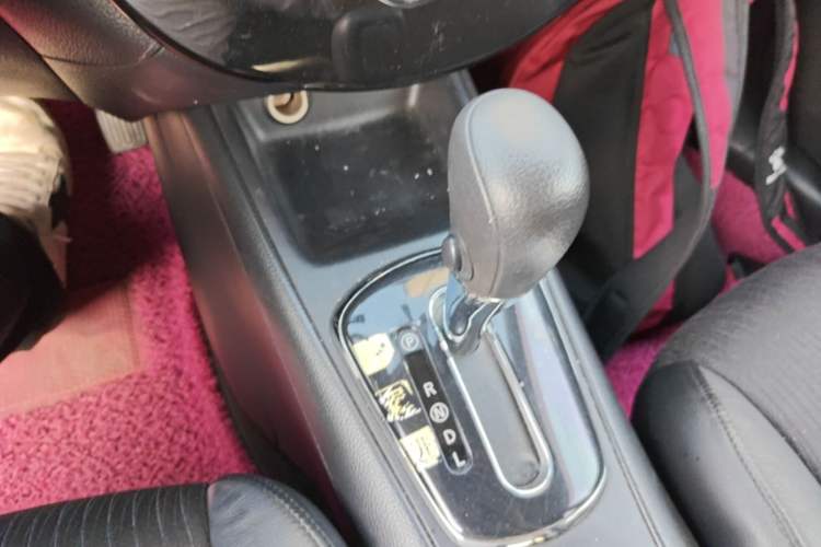 Used Nissan Tiida 2011 1.6L CVT Smart Version Gear Lever